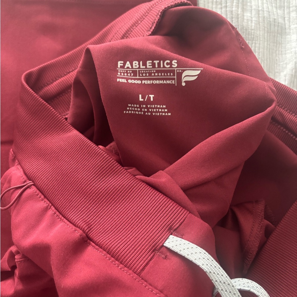 Fabletics Wine Performance Scrub Set - image 5